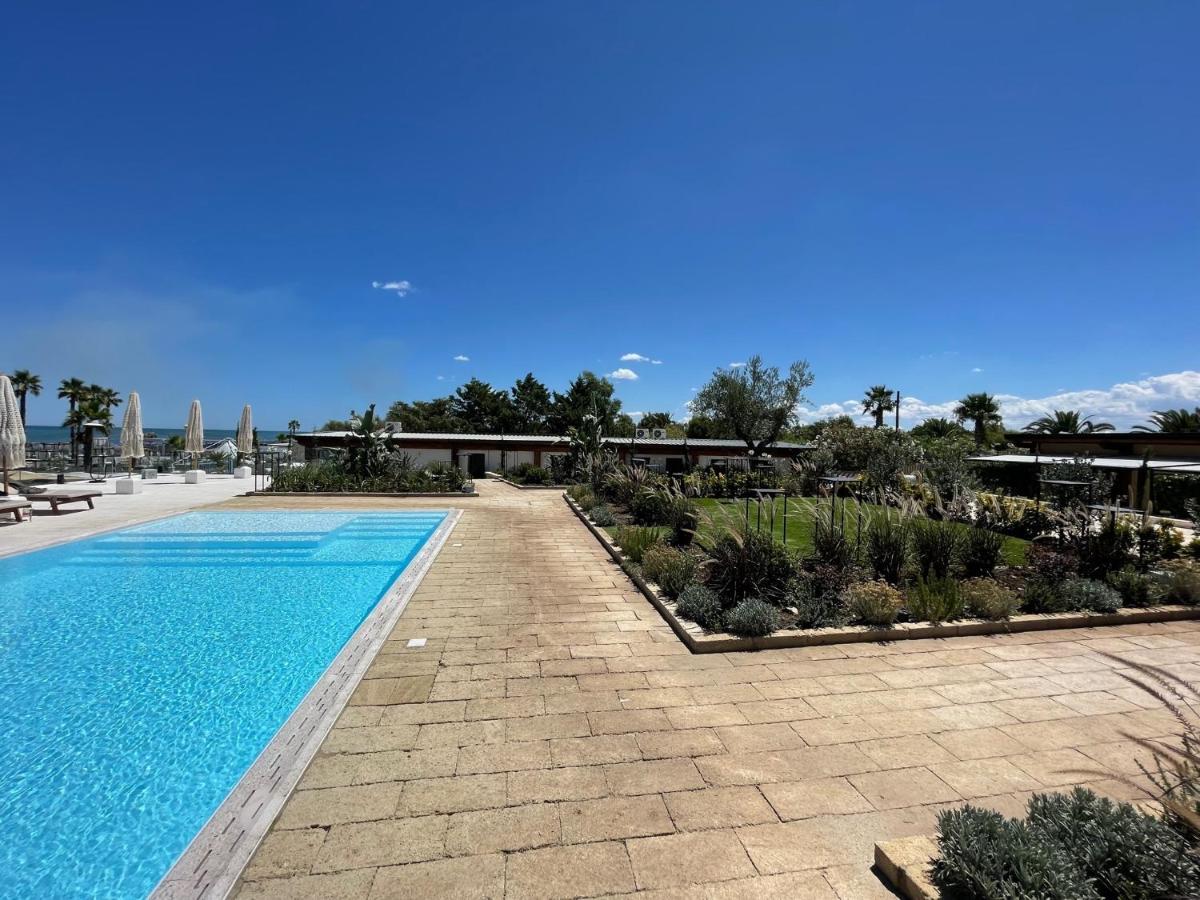 Valerio Resort Beach Club Margherita Di Savoia Εξωτερικό φωτογραφία
